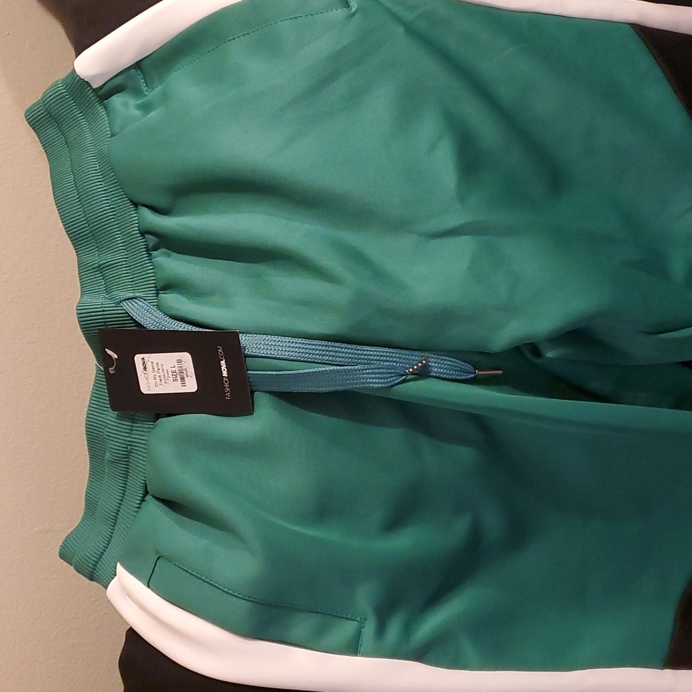 Fashion Nova Joggers NWT L